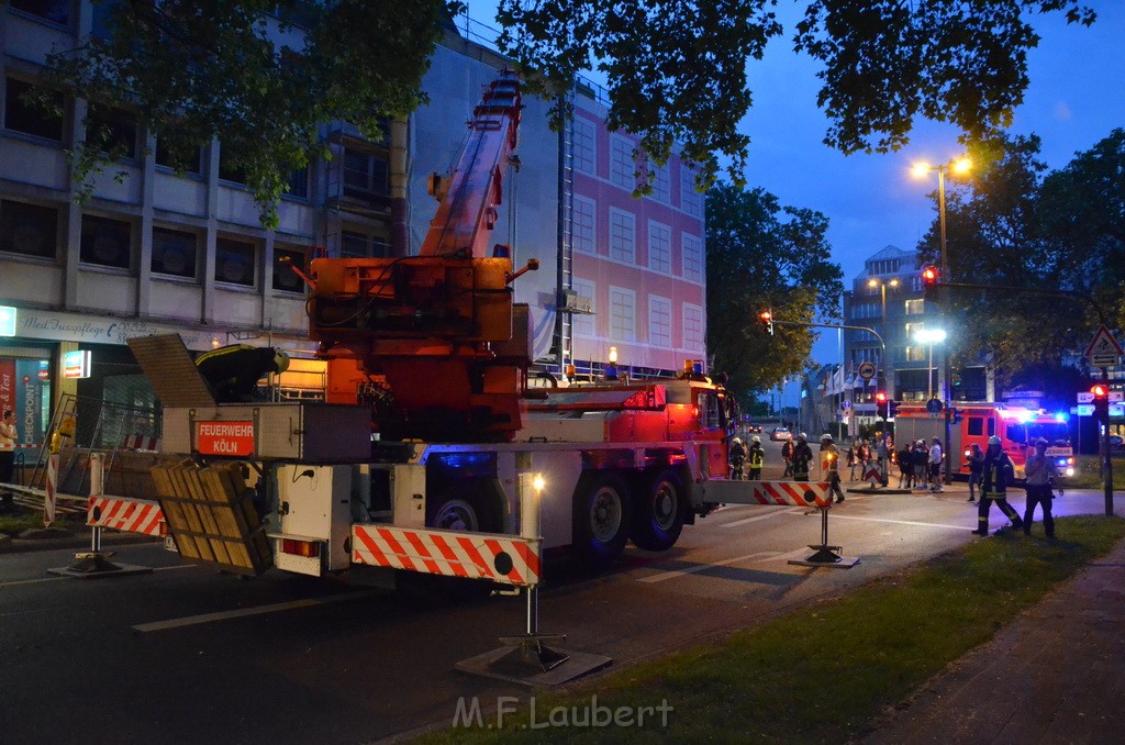 Buergersteig abgesackt Koeln Mitte Pipinenstr P007.JPG - Miklos Laubert